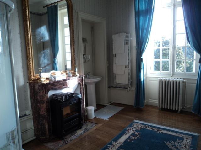 Chateau De Montbraye Parigne-l'Eveque Luaran gambar
