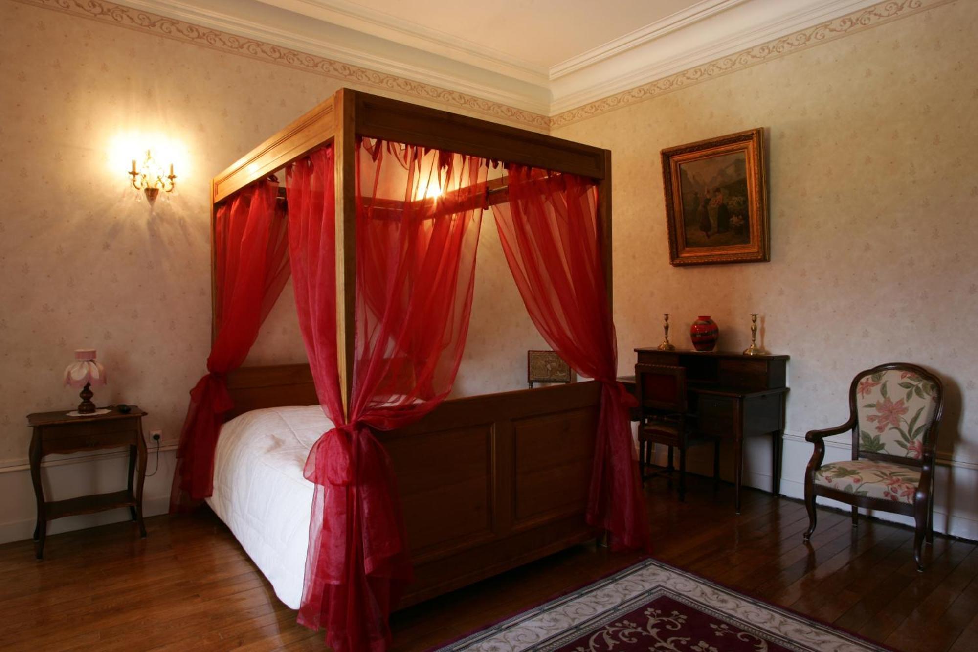 Chateau De Montbraye Parigne-l'Eveque Luaran gambar